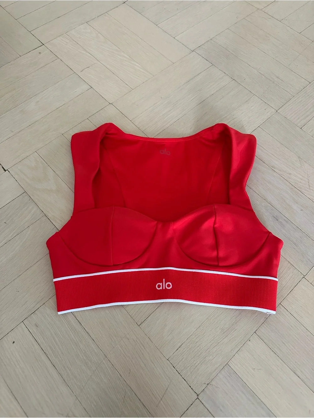 Alo Yoga Airlift Alignment Bra Bright Red Small